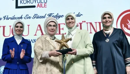 Emine Erdoğan: “Koruyucu Aile Sistemi yalnızca Türkiye’de değil, tüm dünyada yaygınlaşmalı”
